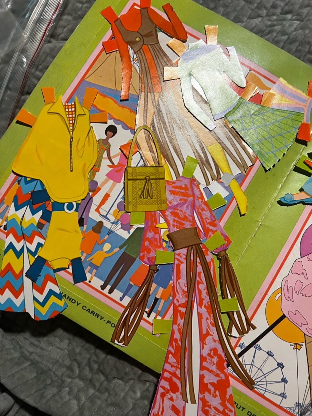 Barbie Vintage Paper doll Book with Barbie and friends - Picture 11 of 14